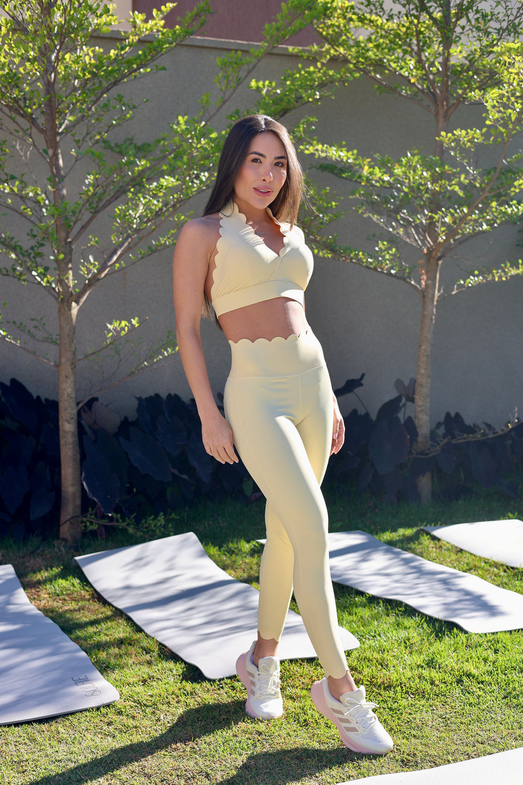 Top Pétala Decote V Amarelo Candy