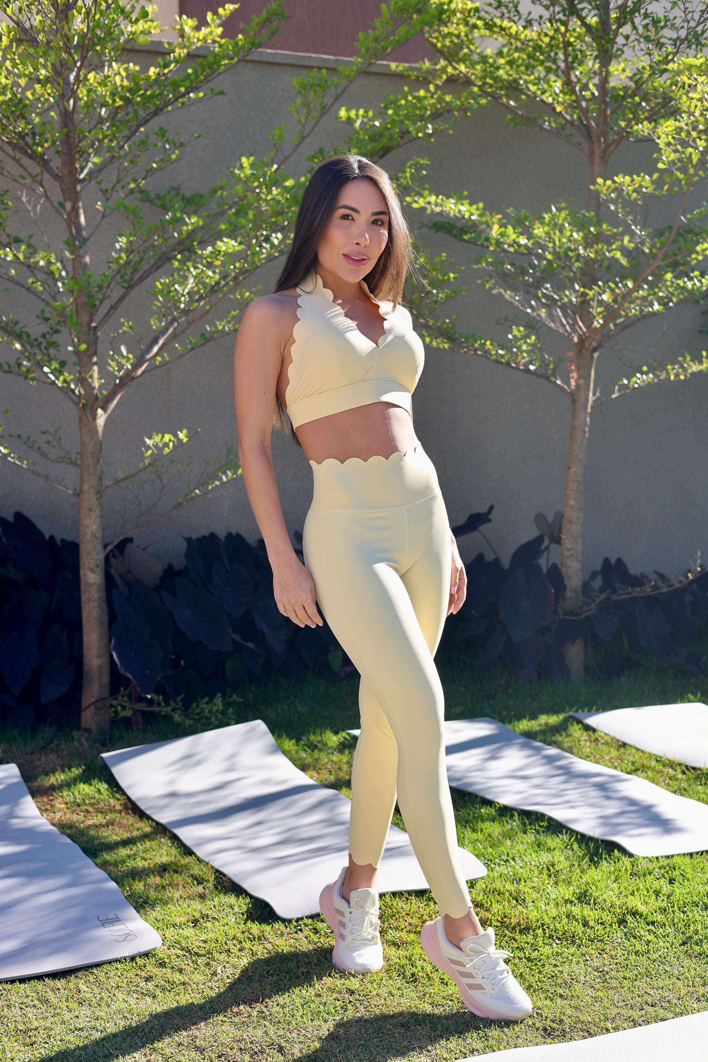 Top Pétala Decote V Amarelo Candy